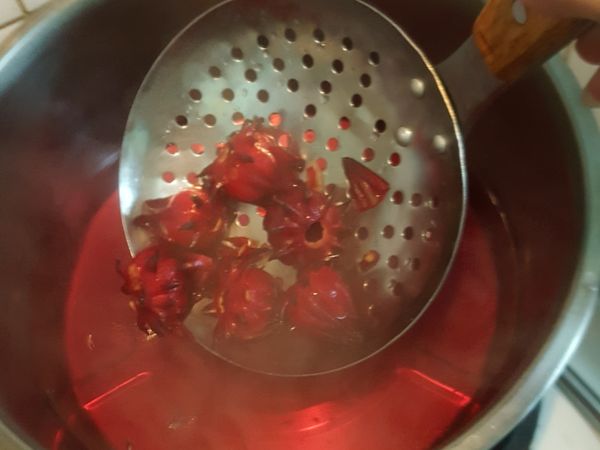 滾水放下燙5秒，5秒就好，不然會軟軟沒有口感