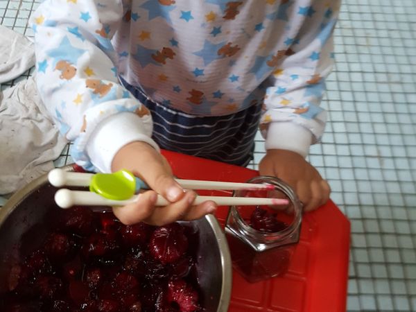 裝罐，放入冰箱，每天拿出來左右旋轉一下在放回冰箱，大約3天就可以吃嘍，其實第二天就忍不住偷吃了1口 ，好好吃唷