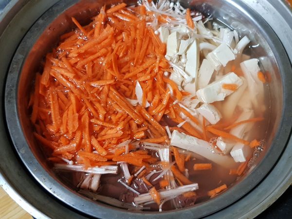 大量的水
加入一碗醬油

外鍋2杯水
按下去