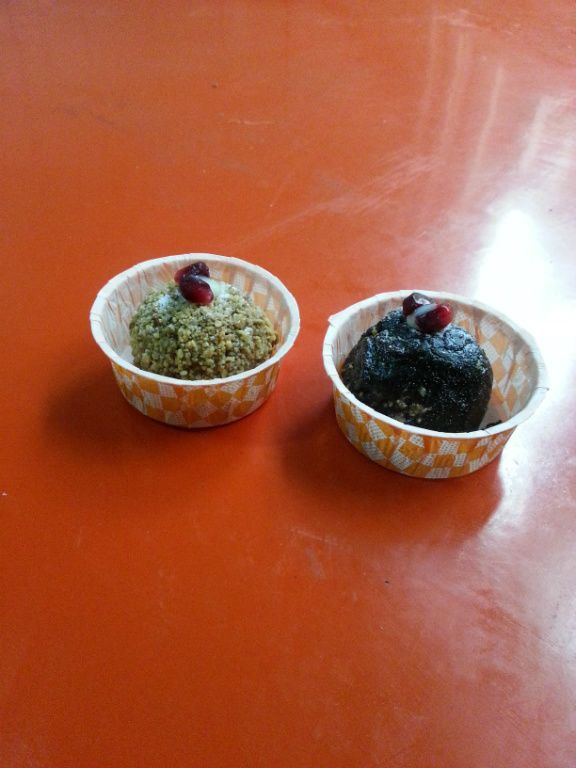 再將巧克力隔水加熱融化後淋在烤過的地瓜球上,用淋的會比較好用喔 良心建議.