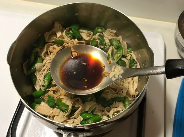 加薄鹽醬油稍微拌炒