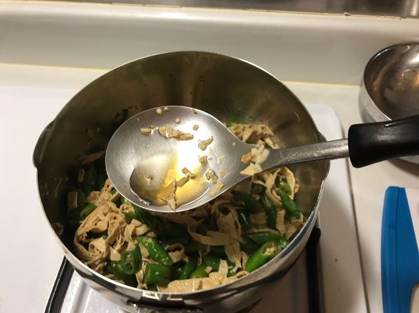 加香油提香稍微拌炒