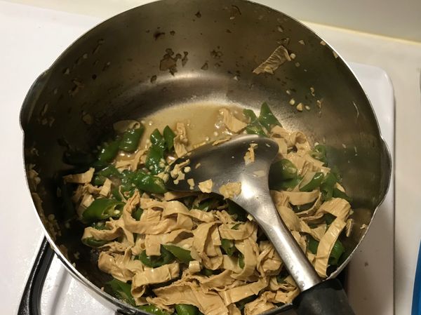 拌炒到等湯水收快乾即可起鍋