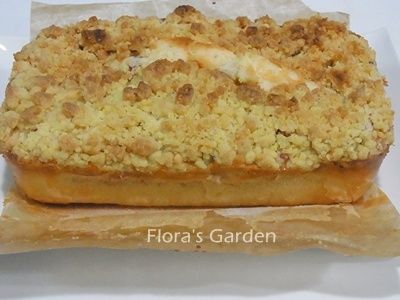 中途要注意看，如果奶酥太上色，以最快的速度打開烤箱門蓋上錫箔紙(避免降溫)。