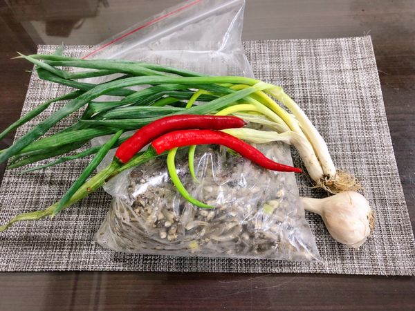 炒丁香魚--備料中