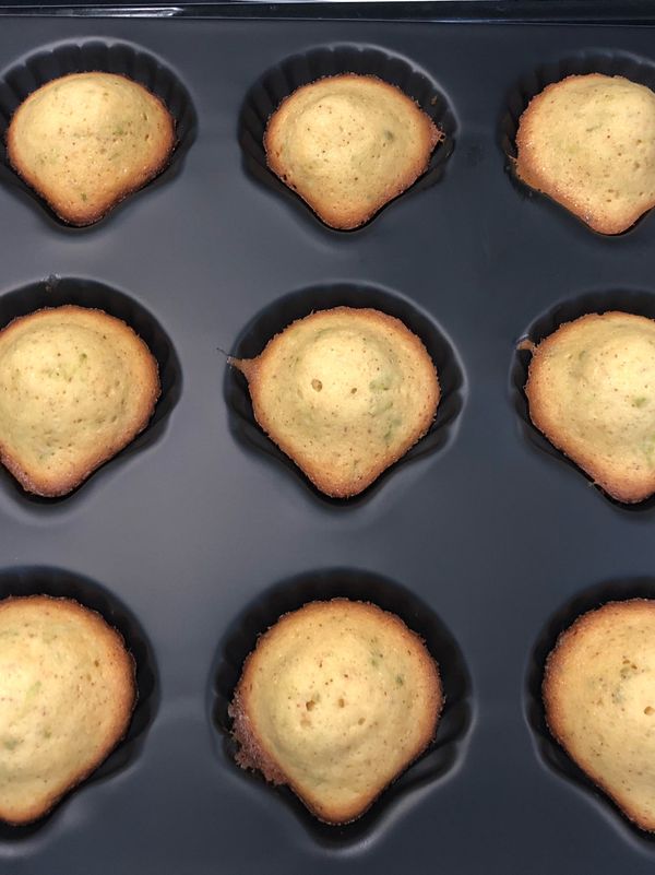 隔天預熱烤箱到190°C，烤10分鐘，再悶2、3分鐘就好了。