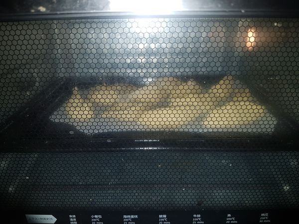 放入烤箱，160度烤30分鐘。記得烤箱要先預熱10分喔。