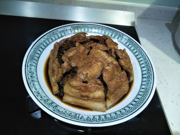 取出碗公，蓋上盤子，小心倒扣，就完成了！(記得帶手套或墊一條布，才不會燙到)