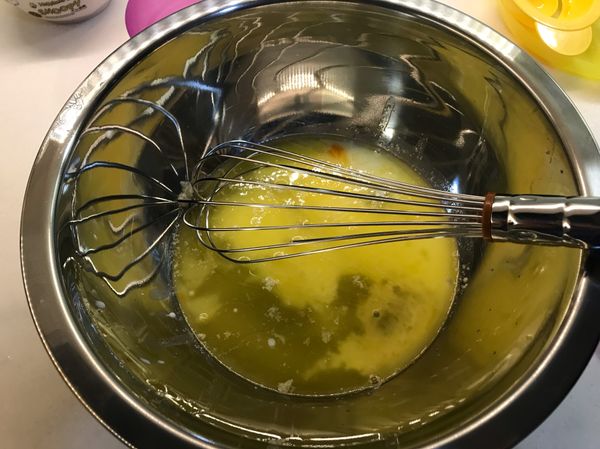 全部材料到一起（除了麵粉），打均勻