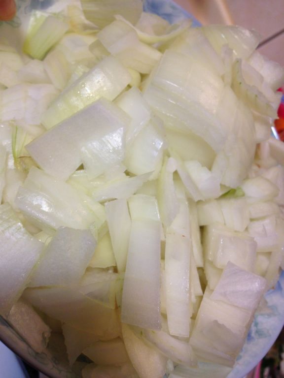 紅蘿蔔 馬鈴薯 切塊先將洋蔥切丁