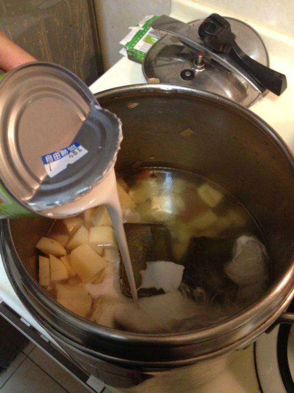 加入椰奶  一起煮20分鐘