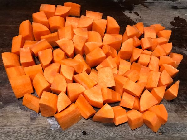 紅蘿蔔去皮切小塊