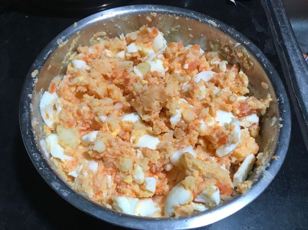 加入碎蛋白攪拌均勻即可