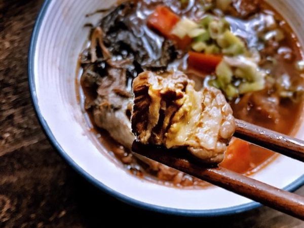 牛油撈起來炒梅干菜 再加點糖 鹽 完成後 加到湯裡 也是好讚！也可以炒鹹菜。我是因為沒鹹菜🤟🤟不然 鹹菜加在紅燒牛肉湯裡 好吃死了