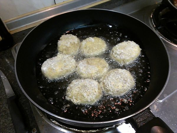 沒用太多油用半煎炸的方式炸