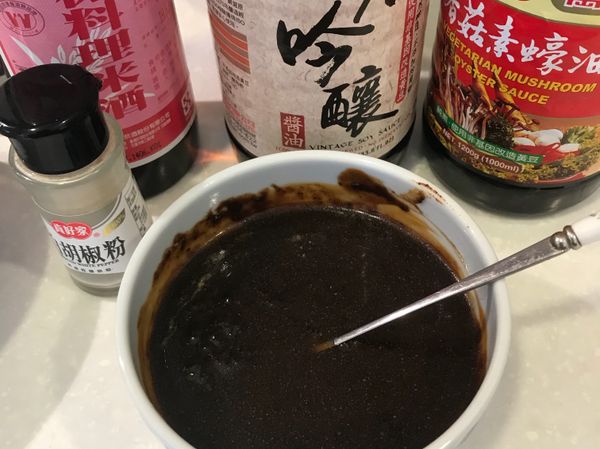 將調味料調好⋯