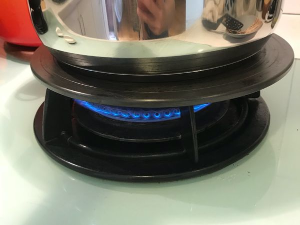 記得火苗不要大過鍋身，這樣才不會傷到鍋子⋯鍋子使用壽命才會長哦。