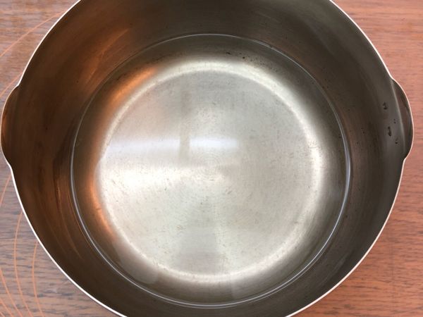 《表層果凍液》
開水+砂糖加熱至砂糖溶化，加入軟化後的吉利丁拌勻。