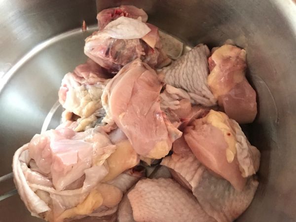 先把雞塊洗乾淨備用