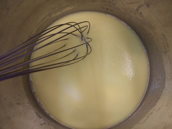 將牛奶~油~水攪拌在一起