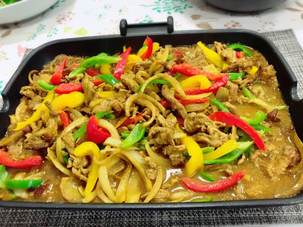 香氣十足的豬肉咖哩要上桌了~~