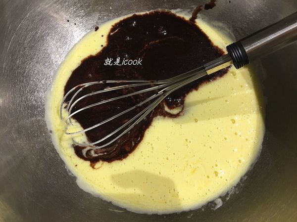 再加入步驟1的可可漿，拌勻