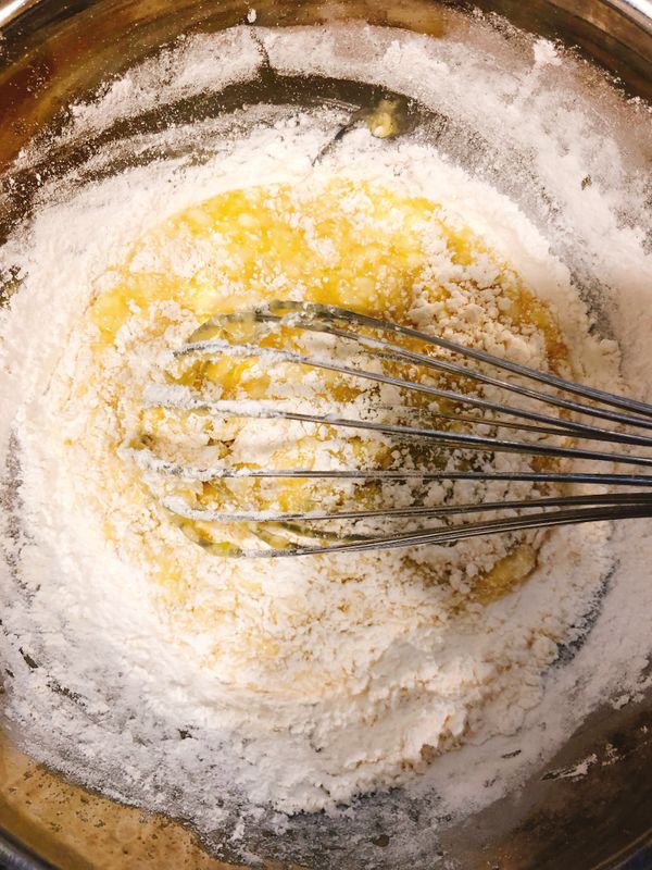 加入麵粉拌勻（不要太大力）