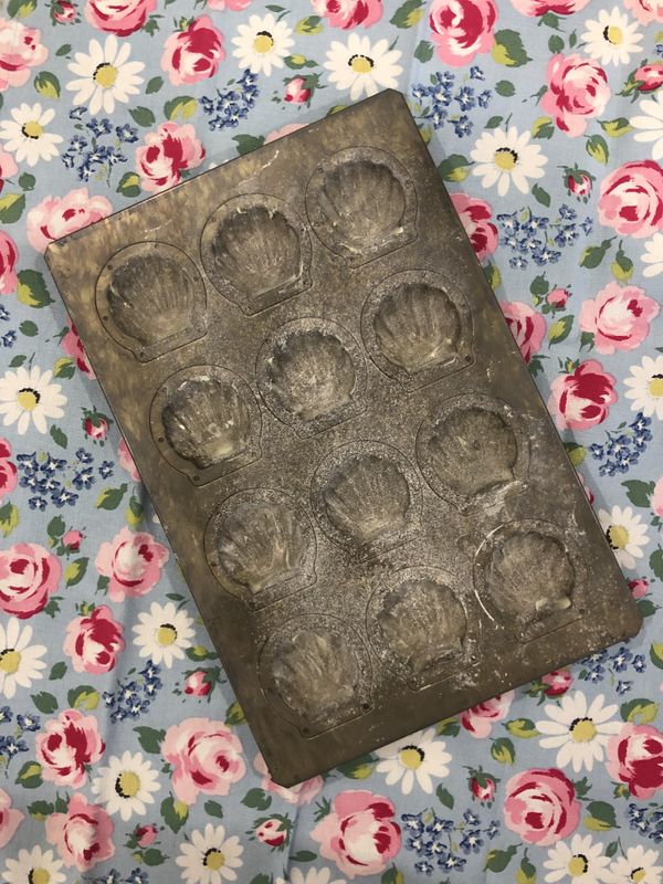 將麵糊冷藏30分鐘（可以冰一晚）
烤模塗上奶油和灑麵粉備用