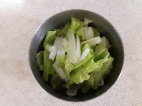 小白菜洗淨切段