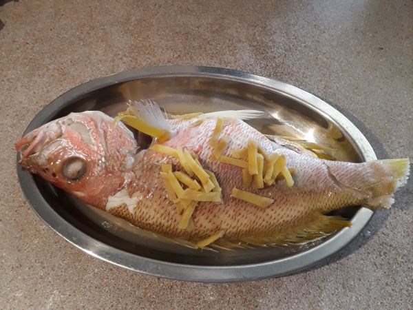 蒸好的模樣。。。怎麼覺得有點嚇人
快快起肉吧