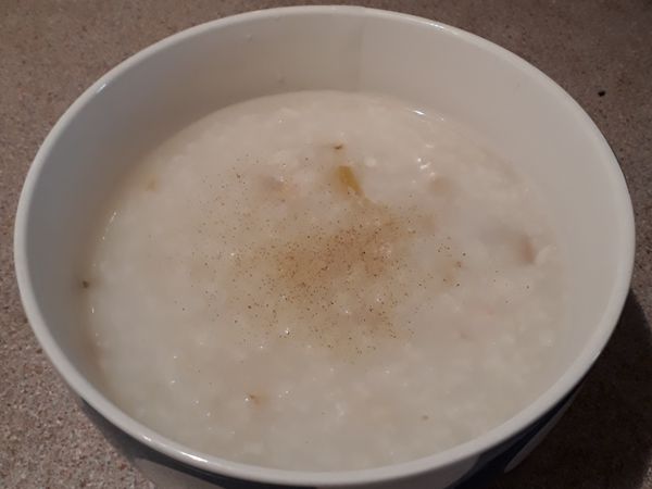 盛起
因個人口味再撒上白胡椒粉和鹽
我家小孩不喜歡葱，不然加上葱花更美觀好吃