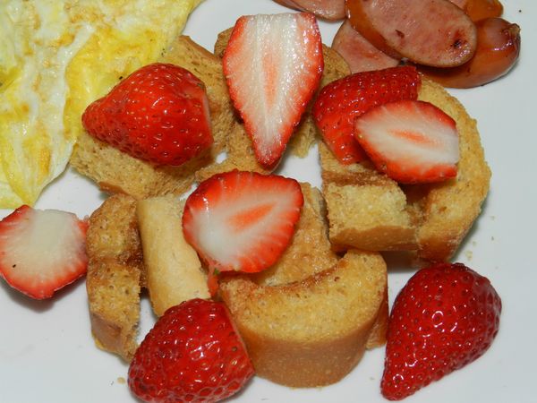 加上切半的草莓