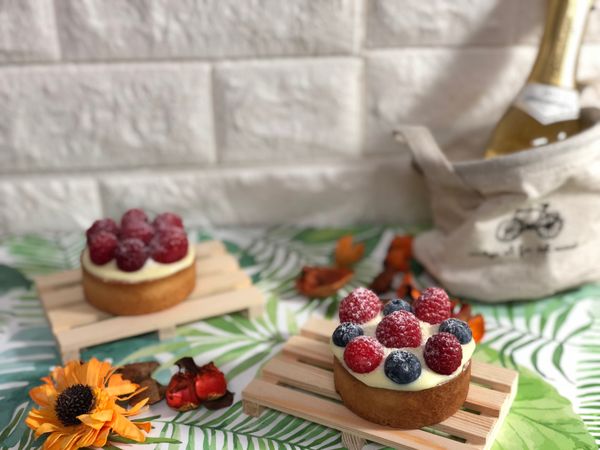 酸酸甜甜的莓果甜就完成了，最後拍個美美的成品照