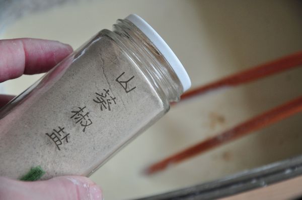 韓國煎餅粉已有少許鹹味，自己隨意再加上山葵椒鹽來增加香氣與微辣感。 （也可以以香料共和國系列香料做變化調味，如家：加海苔粉、匈牙利紅椒粉...等等。）