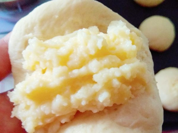 整型：
滾圓按壓包餡30公克（可使用包餡刀）