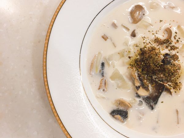 最後上桌，可先喝原味、再將義式調味料加進去