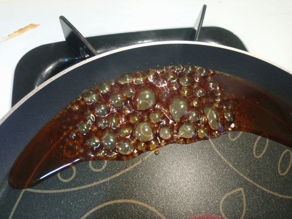 將蠔油.味霖.砂糖先混合均勻，開最小火後倒入煮至砂糖融化即可