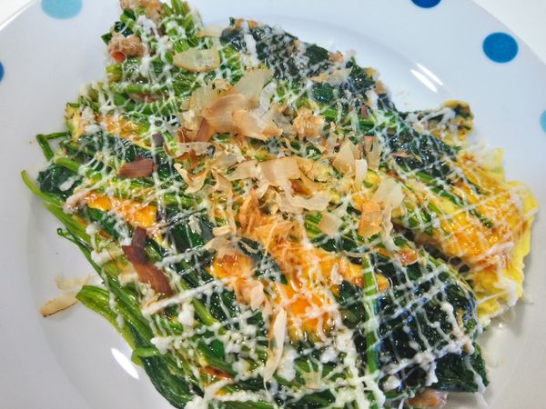 灑上柴魚片跟白芝麻就完成了