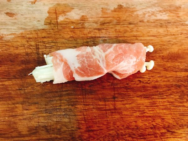 4. 捲起來的樣子。