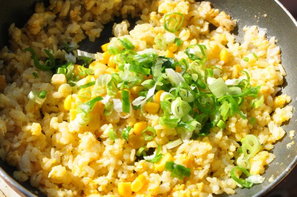 起鍋前放入玉米立及蔥花攪拌數下即可起鍋待涼些