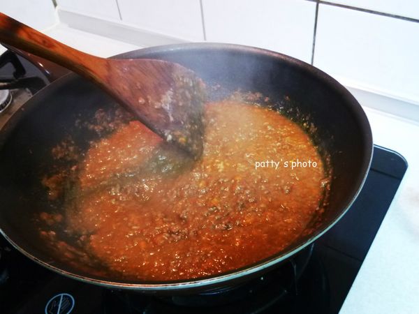 以不蓋鍋蓋，小火燉煮4分鐘。