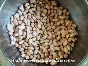 花生洗乾淨瀝乾。