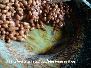 將炒鍋內的油撈出。(我撈了一碗)