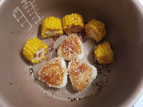 飛利浦萬用鍋無水模式
我會先用無水23分鐘的模式將厚的食材煮熟，
再淋點醬，用3分鐘的模式收乾