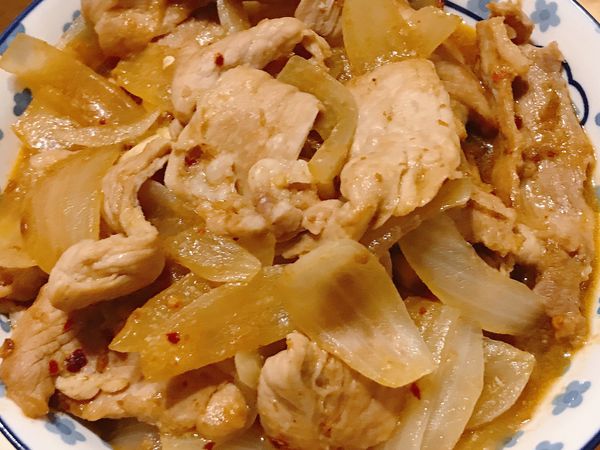 美味的下飯配酒洋蔥辣炒豬完成