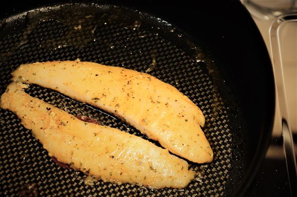 將巴沙魚兩面各煎3-3.5分鐘即可。