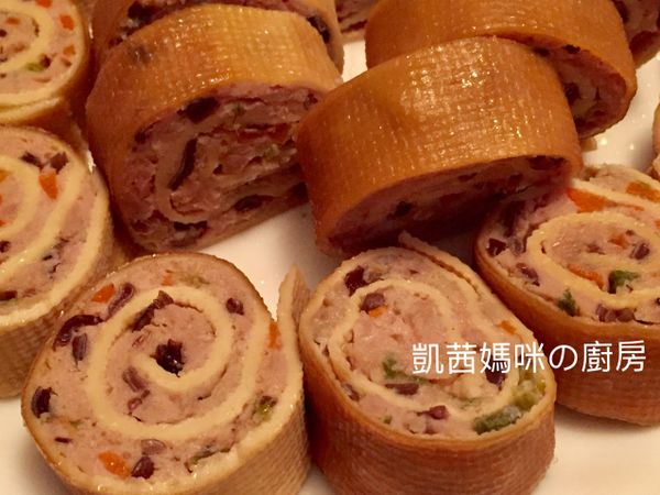 豆腐皮肉捲的可愛側面圖。