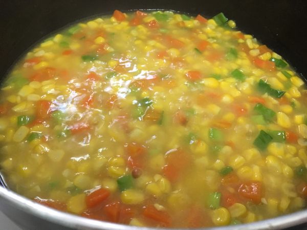 加入太白粉，攪拌均勻。拌到湯汁稠稠的。

🌼湯汁不夠稠可再多加太白粉。