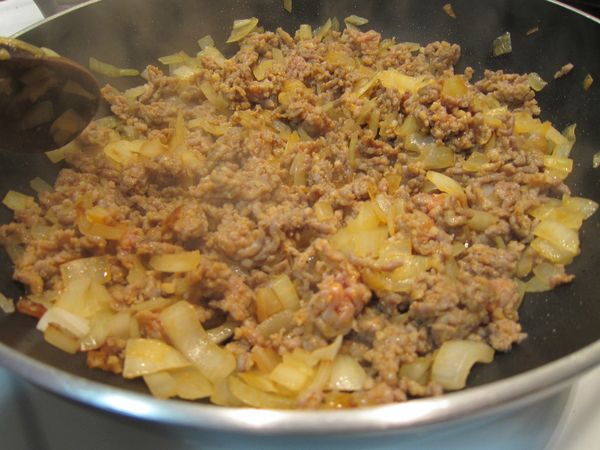 炒到熟，洋蔥被肉汁蓋滿