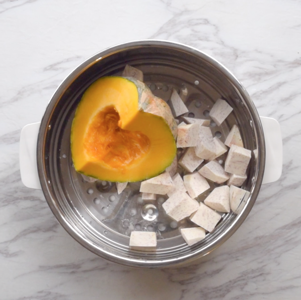 南瓜和芋頭削皮蒸30分鐘